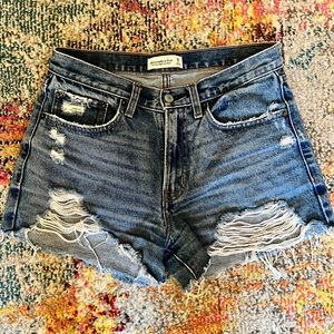 Abercrombie & Fitch Midrise Boyfriend Short